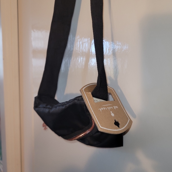 Black fannypack bag - Picture 3 of 7
